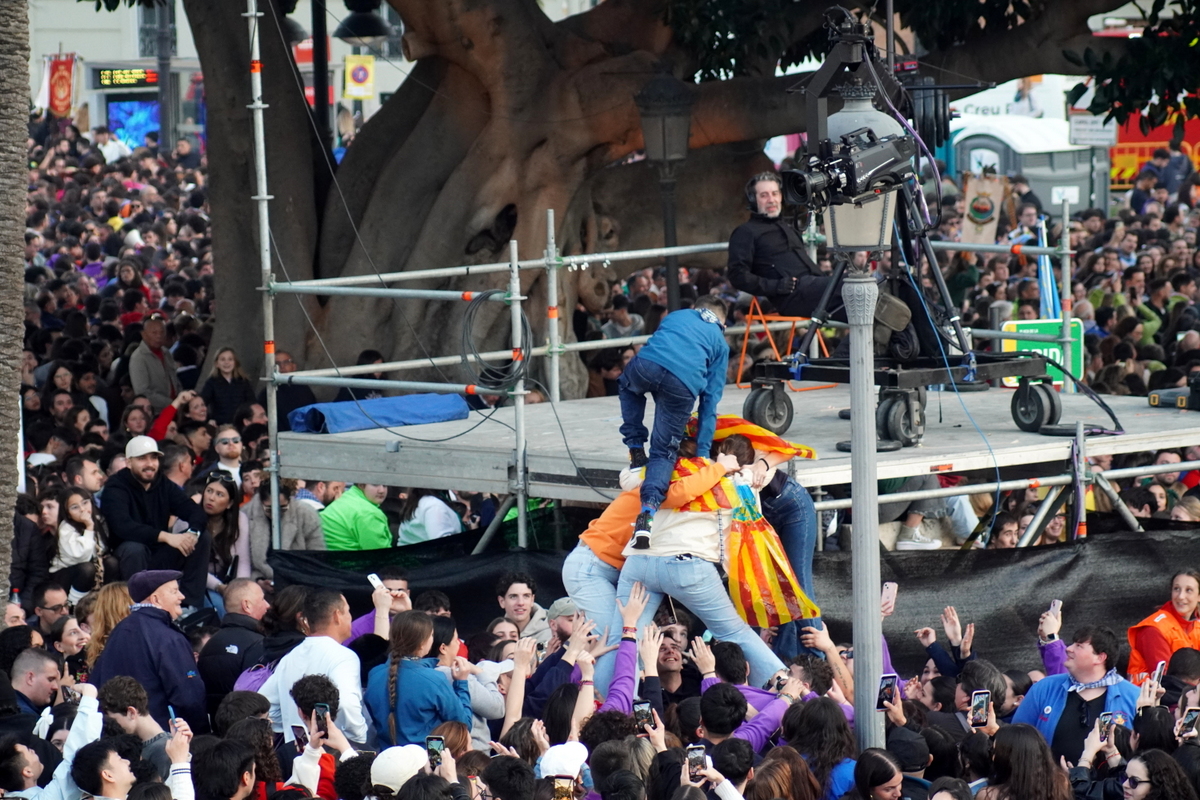 Multitud en el evento Doimingo de Cridida en Valencia