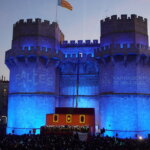 Celebración del Doimingo de Cridida en Valencia con luces y público