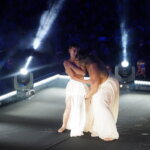 Actuación en el evento Doimingo de Cridida en Valencia con luces y bailarines.