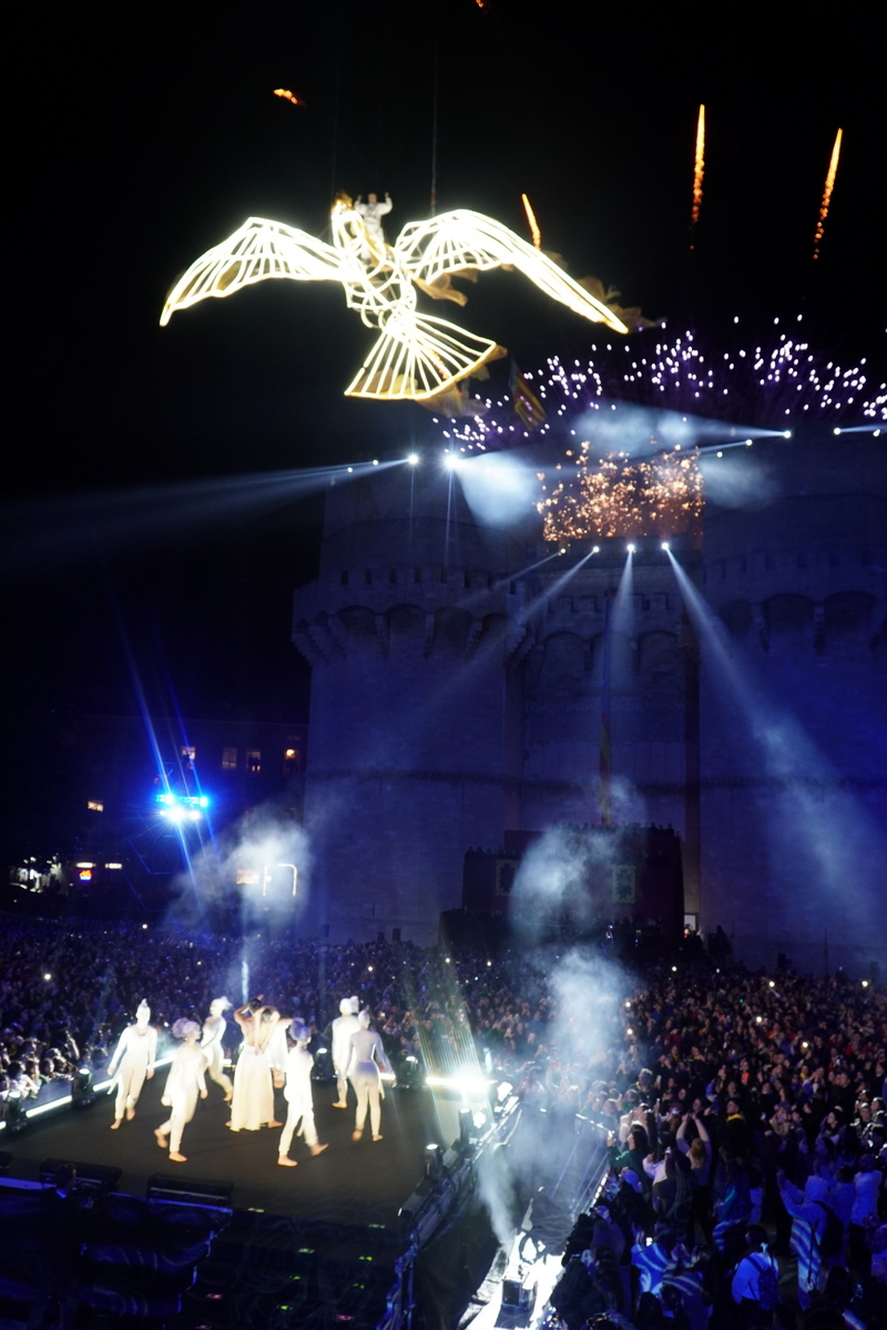 Espectáculo de luces y fuegos artificiales en Valencia