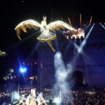 Espectáculo de luces y danza en Valencia durante el evento Doimingo de Cridida