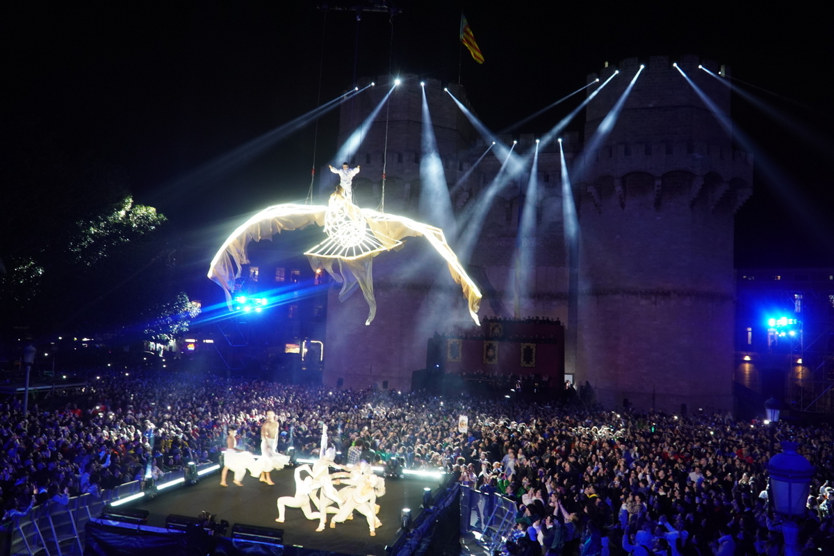 Espectáculo aéreo en Valencia durante el Doimingo de Cridida