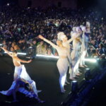 Actuación en el escenario durante el evento Doimingo de Cridida en Valencia