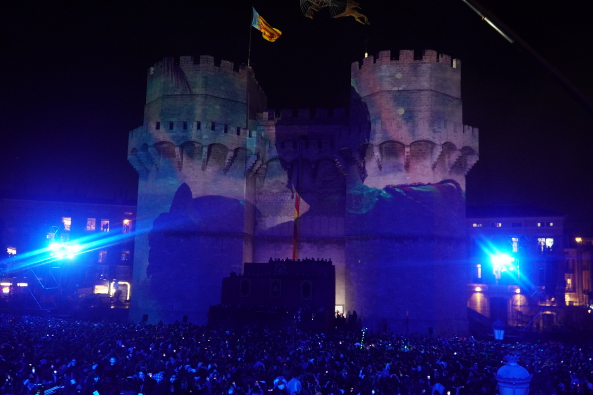 Multitud en la celebración del Doimingo de Cridida en Valencia