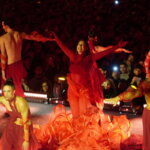 Actuación de bailarines en el evento Domingo de Cridida en Valencia