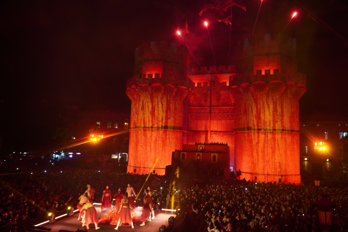 Espectáculo de luces y fuegos artificiales en Valencia