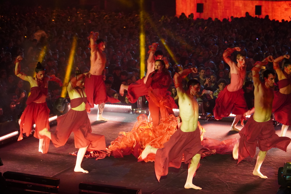 Actuación de danza en el evento Domingo de Cridida en Valencia
