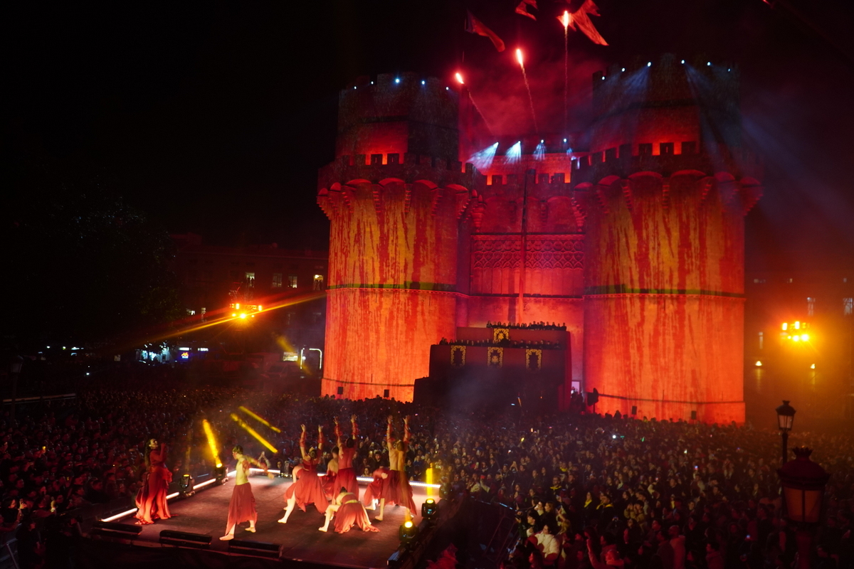 Espectáculo de luces y danza en Valencia durante el Doimingo de Cridida