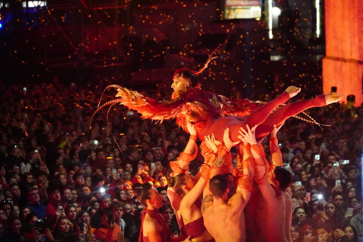 Actuación en el Doimingo de Cridida en Valencia con multitudes