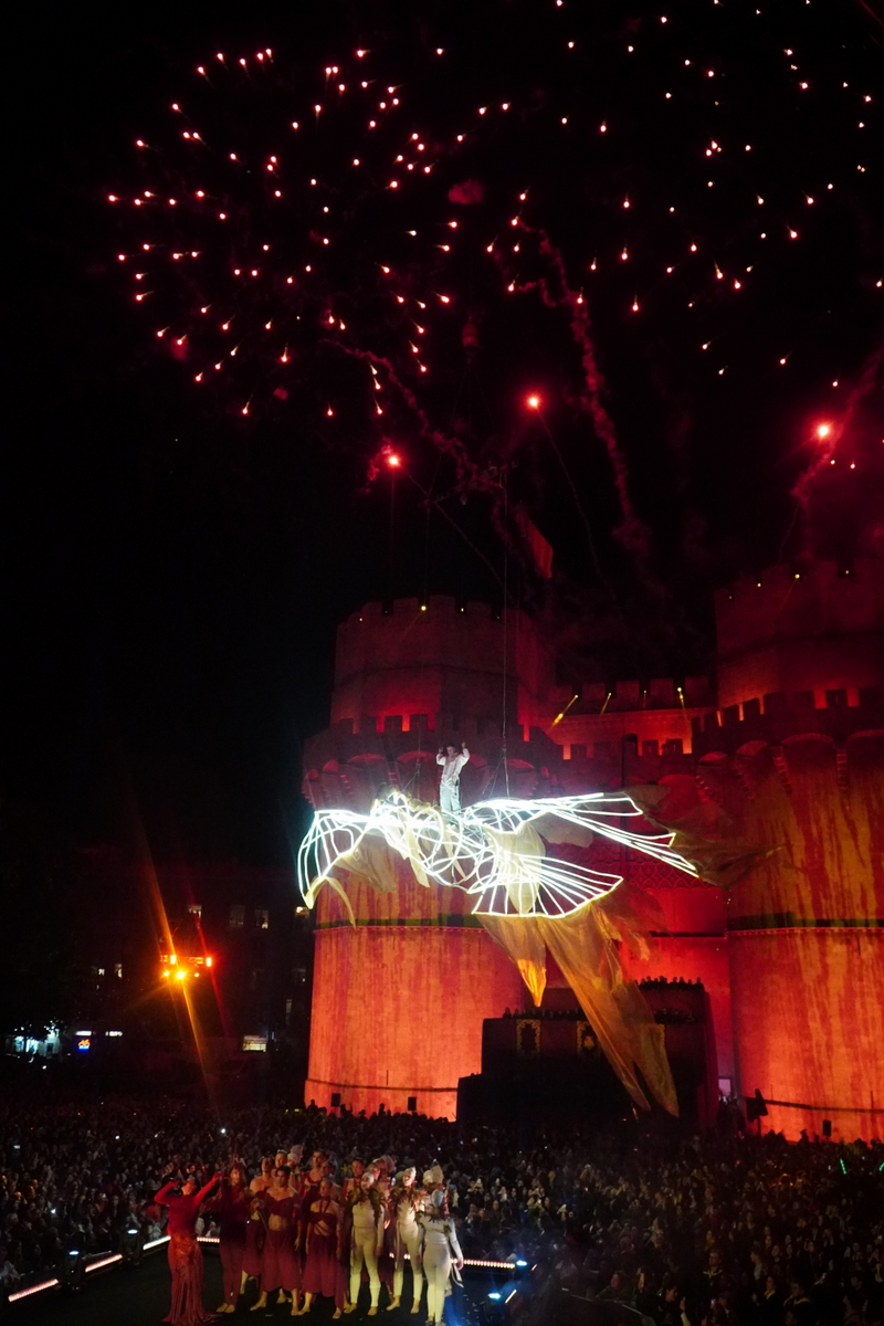 Espectáculo de luces y fuegos artificiales en Valencia