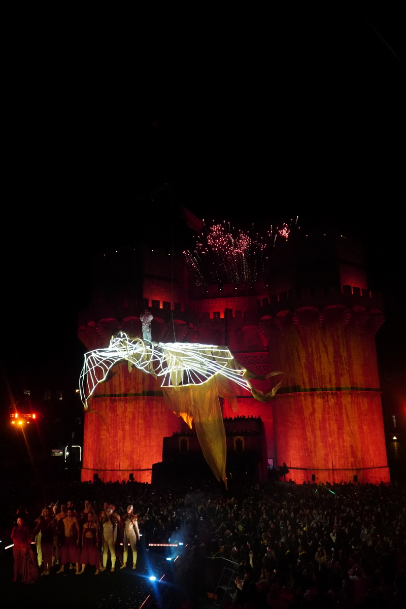 Espectacular espectáculo de luces en Valencia durante el Doimingo de Cridida