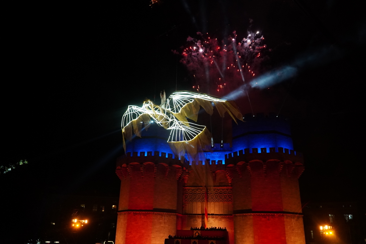 Espectáculo de luces y fuegos artificiales en Valencia