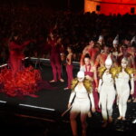 Desfile de artistas en el Domingo de Cridida en Valencia