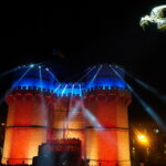 Castillo iluminado en la celebración del Doimingo de Cridida en Valencia