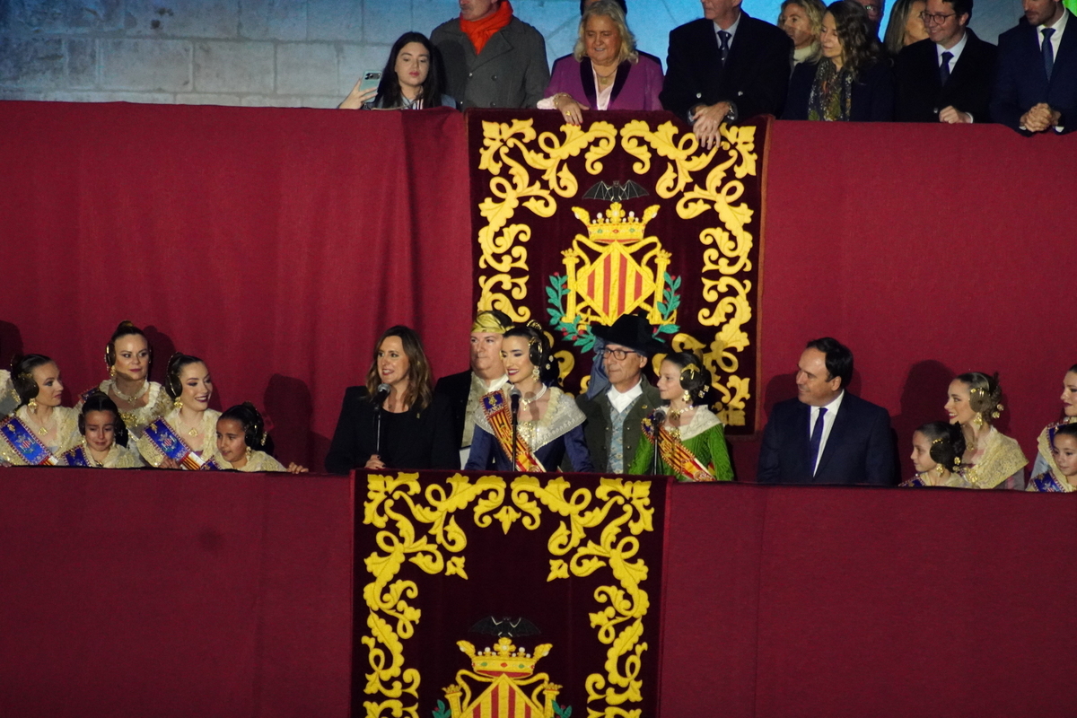 Celebración del Doimingo de Cridida en Valencia con participantes en trajes tradicionales
