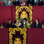 Celebración del Domingo de Cridida en Valencia con participantes en trajes tradicionales