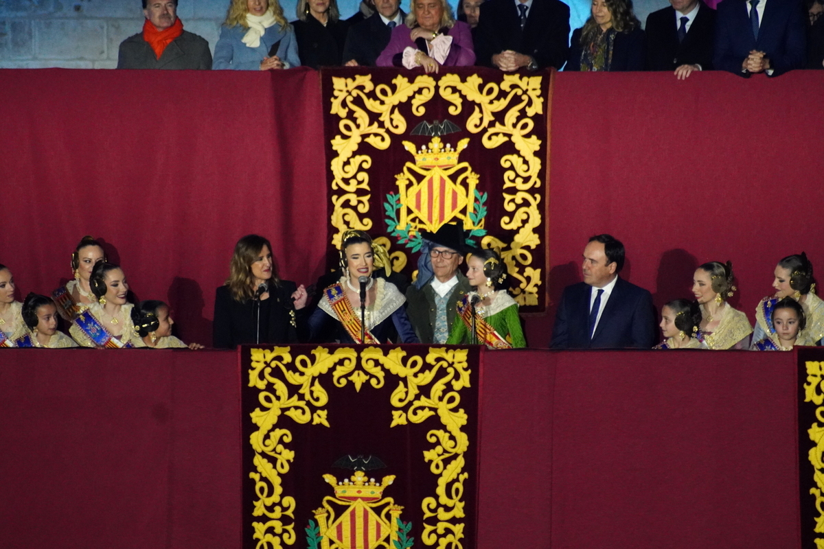 Celebración del Domingo de Cridida en Valencia con participantes en trajes tradicionales