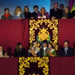Celebración del Doimingo de Cridida en Valencia con participantes en el escenario