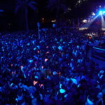 Multitud de personas disfrutando del evento Domingo de Cridida en Valencia