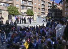 Acto del 8M en Paiporta con niños y adultos participando