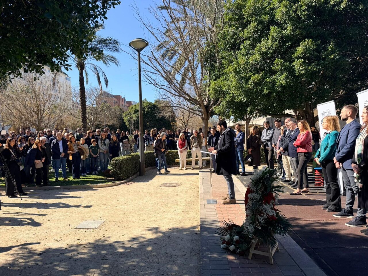 Acto conmemorativo en el parque junto a la calle Poeta Rafael Alberti.