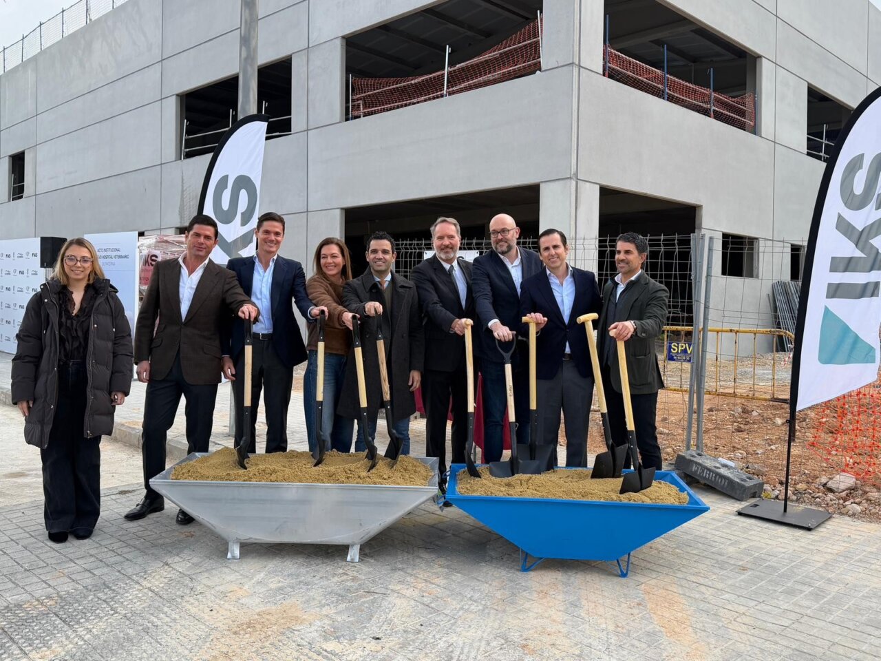 Acto institucional para la presentación del hospital veterinario Evidensia en Paterna.