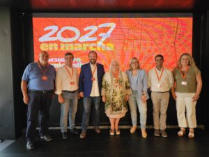 Grupo de personas en un evento sobre municipalismo en la Comunitat Valenciana