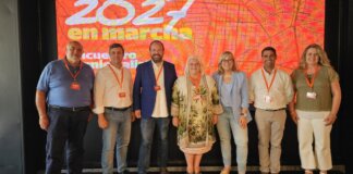 Grupo de personas en un evento sobre municipalismo en la Comunitat Valenciana