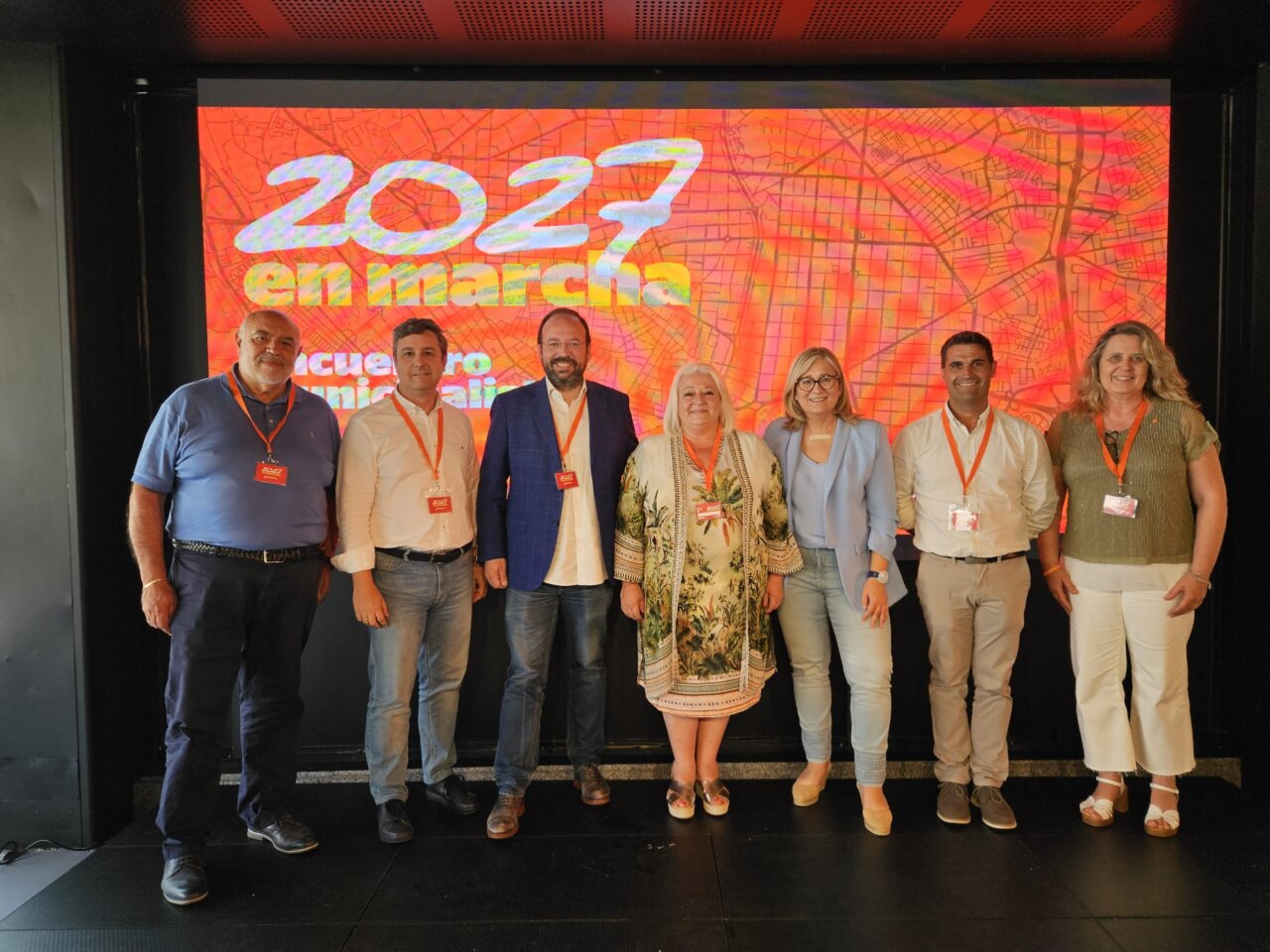 Grupo de personas en un evento sobre municipalismo en la Comunitat Valenciana