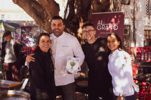 El restaurante Al Grano celebra su victoria en el concurso de tapas de Alaquàs.