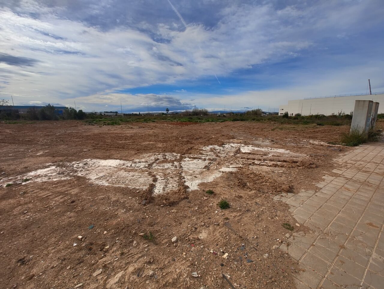 Terreno afectado por escombros tras la DANA en Albal