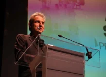 El actor Alberto San Juan es reconocido con el Premio Antonio Ferrandis en la gran noche del cine de Paterna Alberto San Juan recibiendo un premio en el Festival de Paterna