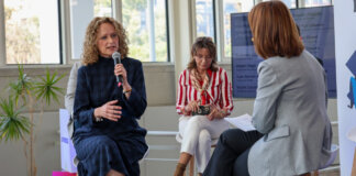 Amparo Folgado, alcaldesa de Torrent, hablando en un evento sobre infraestructura