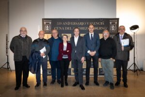 Grupo de personas en la presentación del documental sobre ajedrez en Valencia