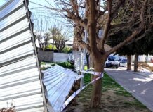 Desprendimiento de planchas metálicas en Benetússer por fuertes vientos