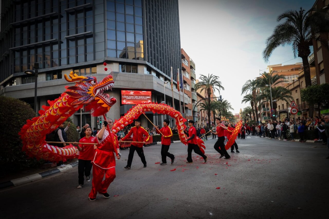 El desfile del Año Nuevo Chino en Torrent reunió a más de 40.000 personas.