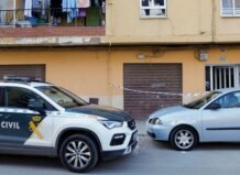 Vehículo de la Guardia Civil en la escena de un asesinato en Catarroja