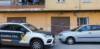 Vehículo de la Guardia Civil en la escena de un asesinato en Catarroja