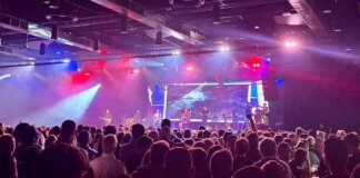 Concierto de Celtas Cortos en el Roig Arena con público entusiasta