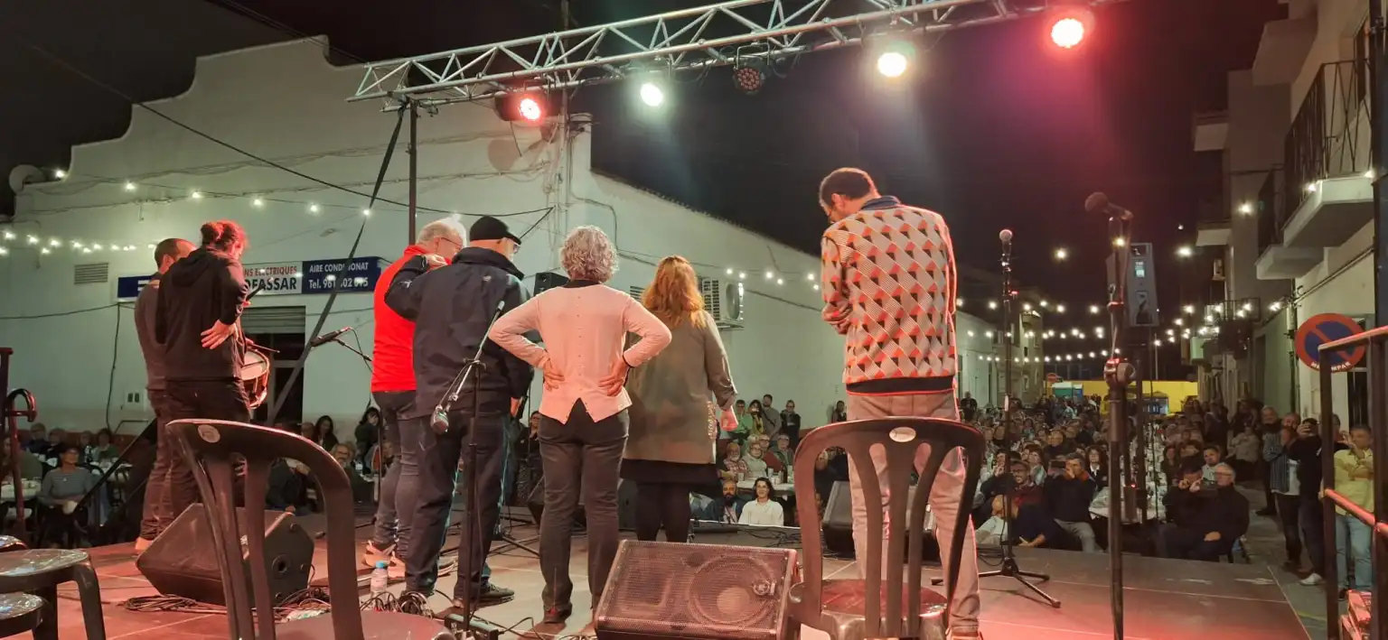 Massalfassar acull un combat de versos per a reivindicar el cant valencià improvisat