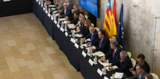 Reunión de la comisión mixta para la recuperación en Valencia con varios participantes