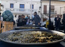 La paella de fetge de bou de Meliana debutará en la plaza de Las Ventas durante las fiestas de San Isidro Concurso de paella de fetge de bou en Meliana con participantes y platos.
