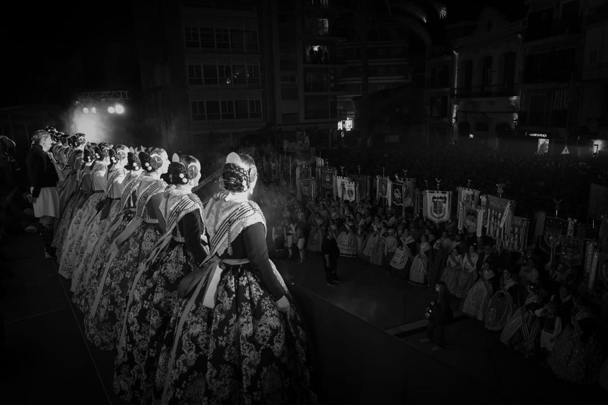 Falleras en la Crida de Torrent conmemorando 50 años de tradición