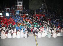 Manises donarà inici a les Falles 2026 amb la Crida el 21 de febrer a la plaça del Castell Multitud de personas en la Crida de Fallas en Manises