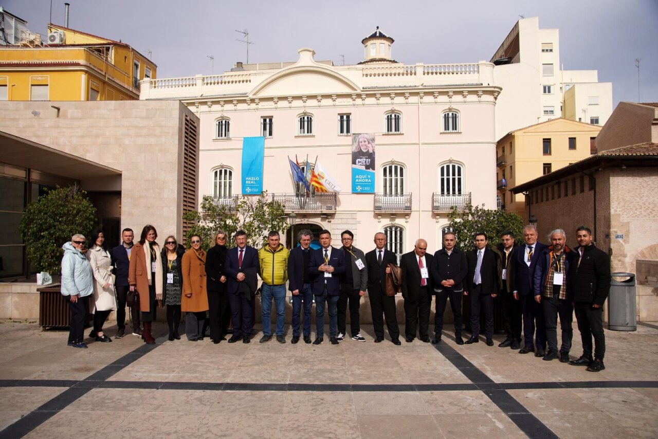 Delegación internacional en la visita a Picassent para proyectos de innovación social.