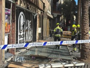 Daños en un ventanal causado por el viento en Valencia