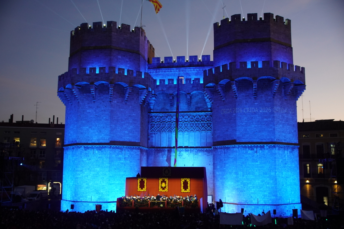 Castillo iluminado durante el evento de Cridida en Valencia