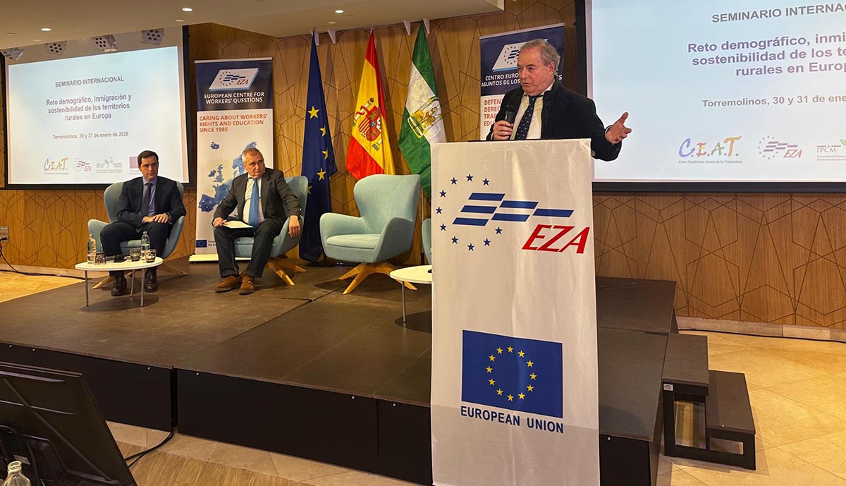 Líderes europeos discutiendo sobre el reto demográfico en un seminario en Torremolinos.