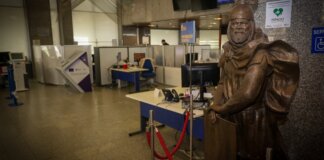 Escultura de Jaume I en un espacio público de Torrent