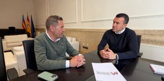 Reunión entre José Francisco Cabanes y Vicent Mompó sobre turismo